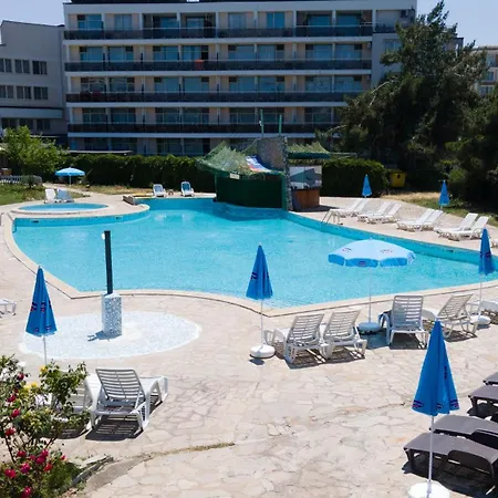 Отель Sunny Breeze - Free Parking